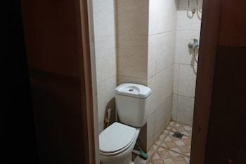 oyo 93386 apartemen grand sentraland by mira