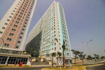 oyo 93386 apartemen grand sentraland by mira
