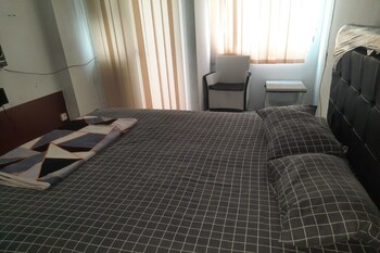oyo 93386 apartemen grand sentraland by mira