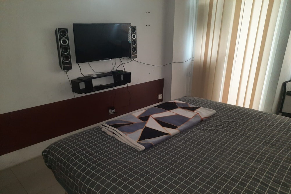 oyo 93386 apartemen grand sentraland by mira