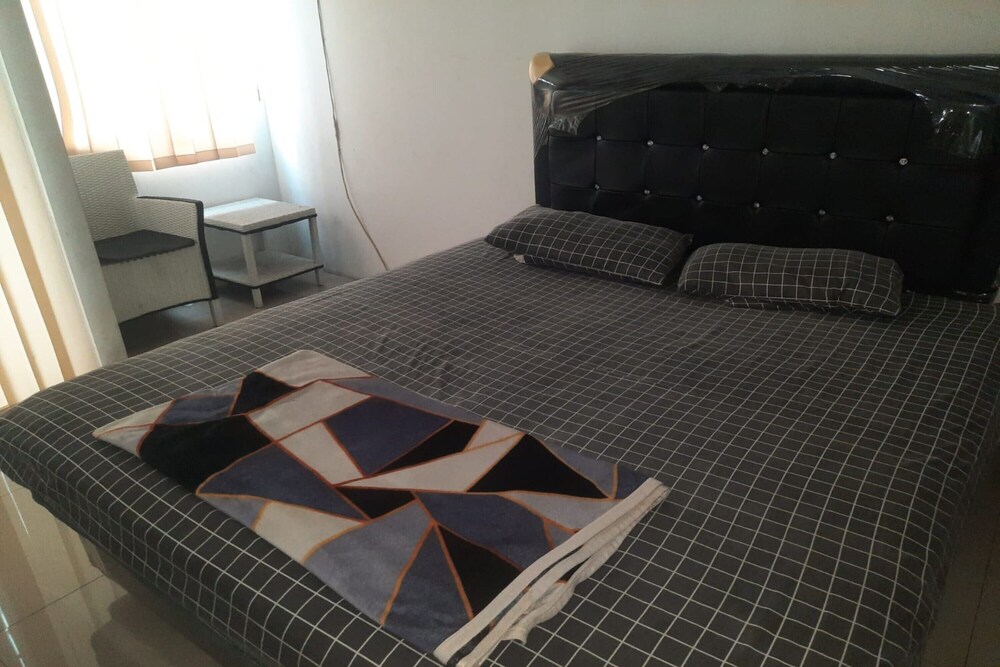 oyo 93386 apartemen grand sentraland by mira