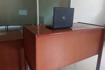 oyo 93386 apartemen grand sentraland by mira