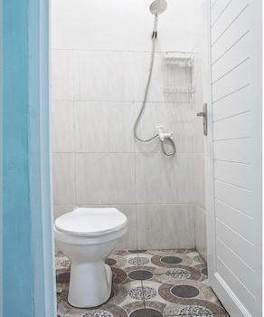 oyo 93695 guest house riharti syariah