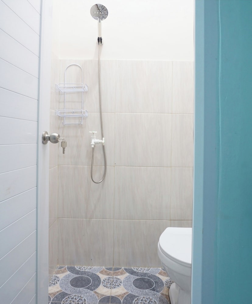 oyo 93695 guest house riharti syariah