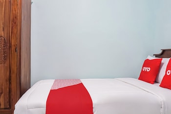 oyo 93695 guest house riharti syariah