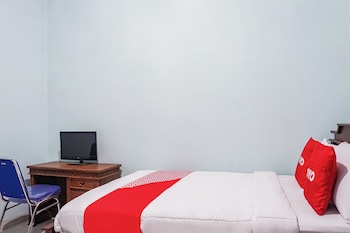 oyo 93695 guest house riharti syariah