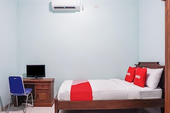 oyo 93695 guest house riharti syariah