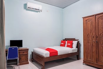oyo 93695 guest house riharti syariah
