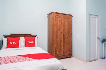 oyo 93695 guest house riharti syariah
