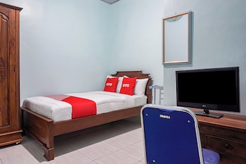 oyo 93695 guest house riharti syariah