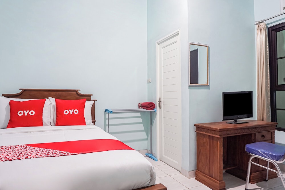oyo 93695 guest house riharti syariah