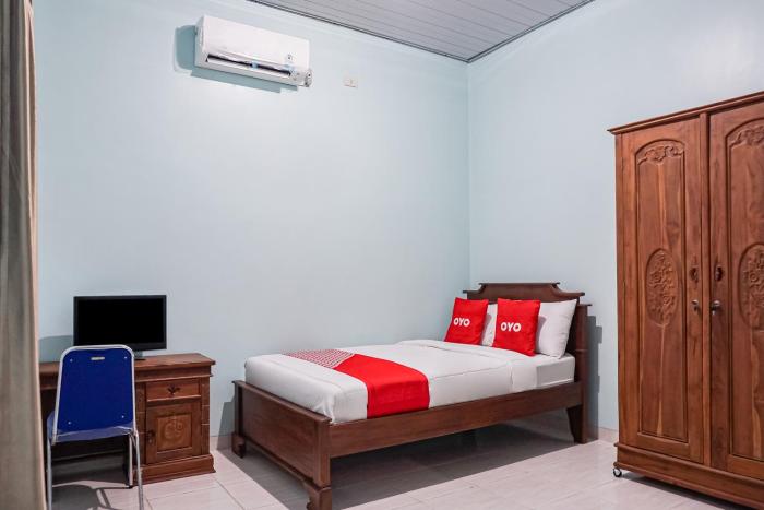 oyo 93695 guest house riharti syariah