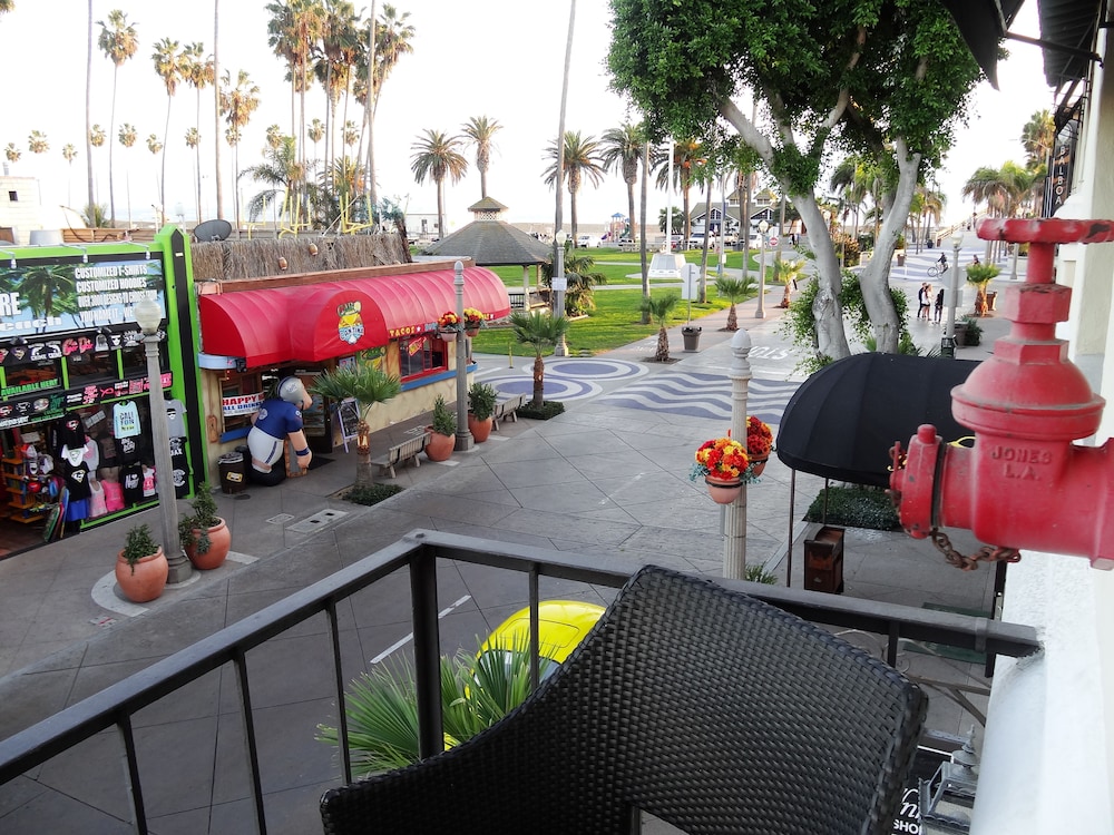 balboa inn on the beach