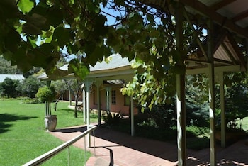 old halliwell country inn