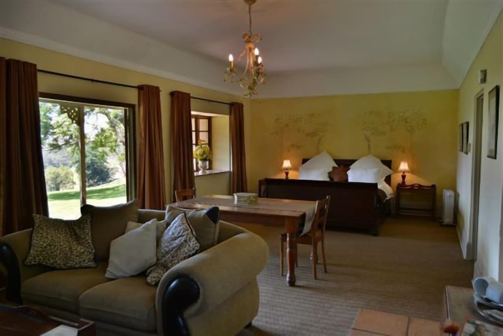 old halliwell country inn