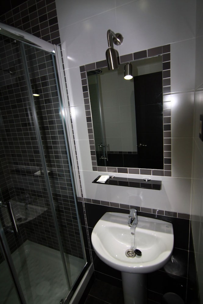 hostal mh fuencarral