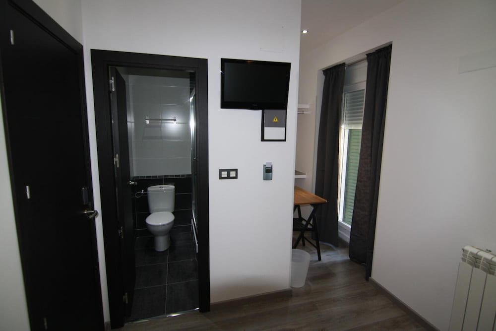 hostal mh fuencarral