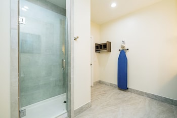 palace inn blue edgebrook