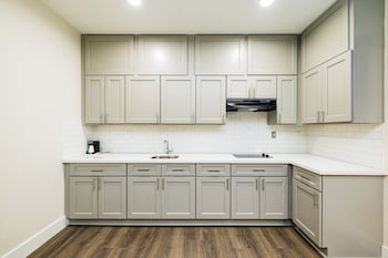 palace inn blue edgebrook