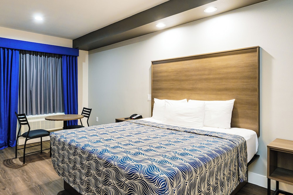 palace inn blue edgebrook