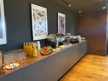 zaliasis slenis self check in hotel