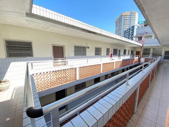 pe na areia praia da guilhermina iv