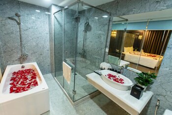 peace ha long hotel