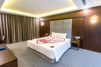 peace ha long hotel