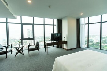 peace ha long hotel