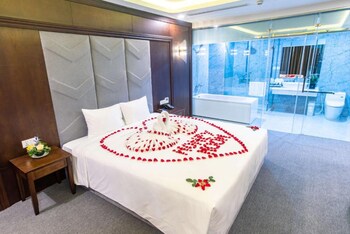 peace ha long hotel