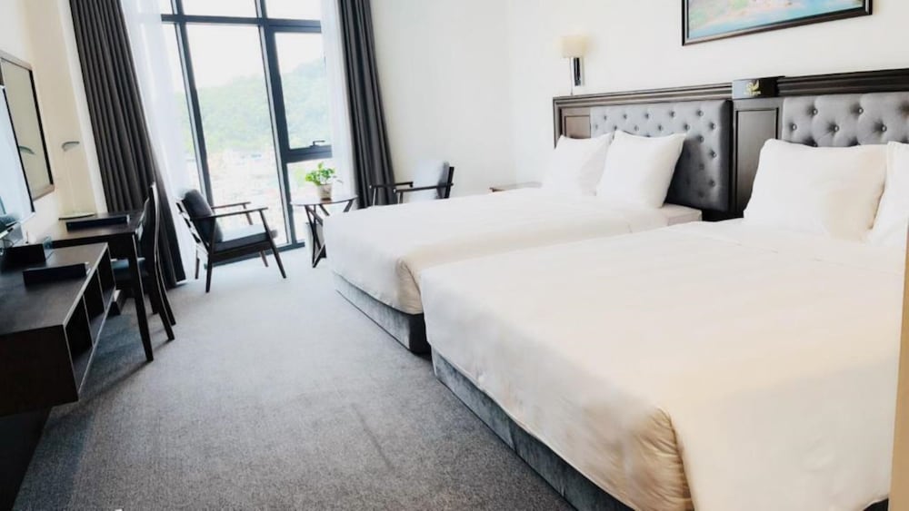 peace ha long hotel