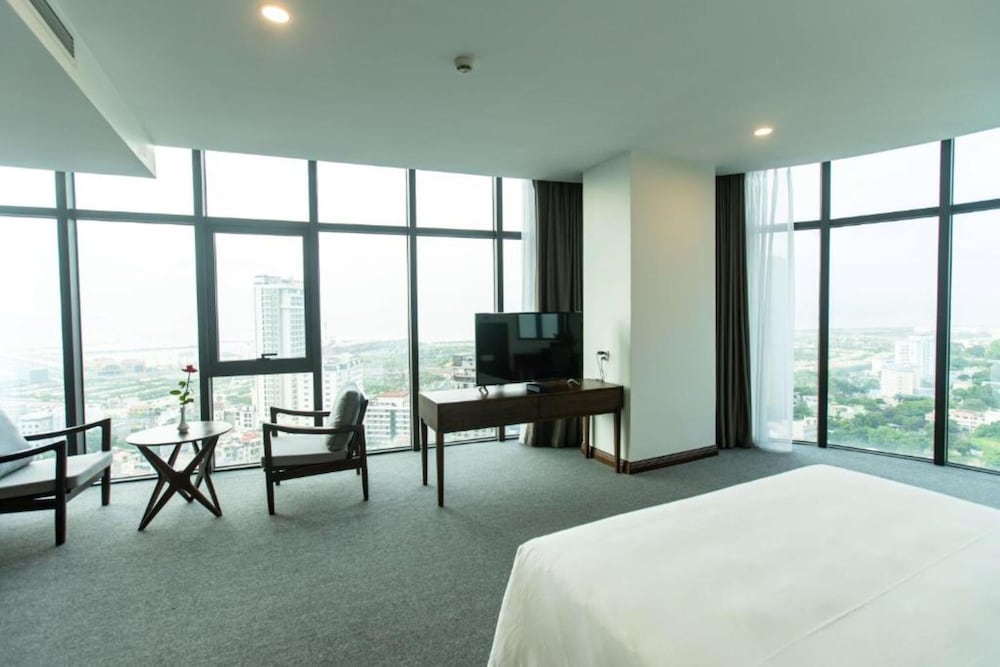 peace ha long hotel