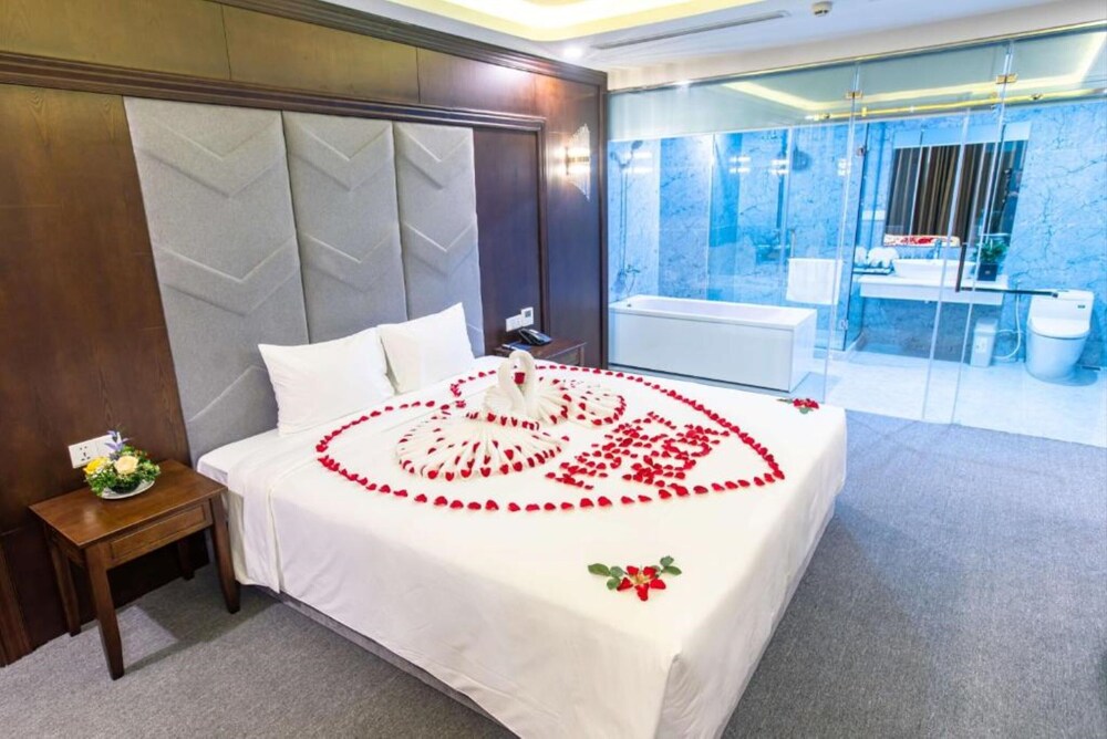 peace ha long hotel