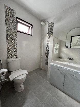 The Red Hibiscus,Serene Lake>>Chiang Mai,2 star