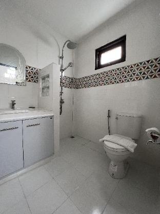 The Red Hibiscus,Serene Lake>>Chiang Mai,2 star