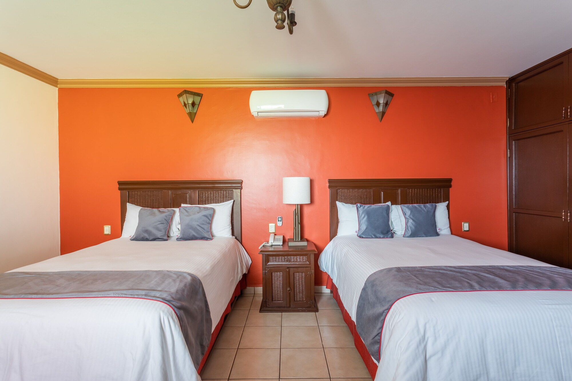 hotel angel inn