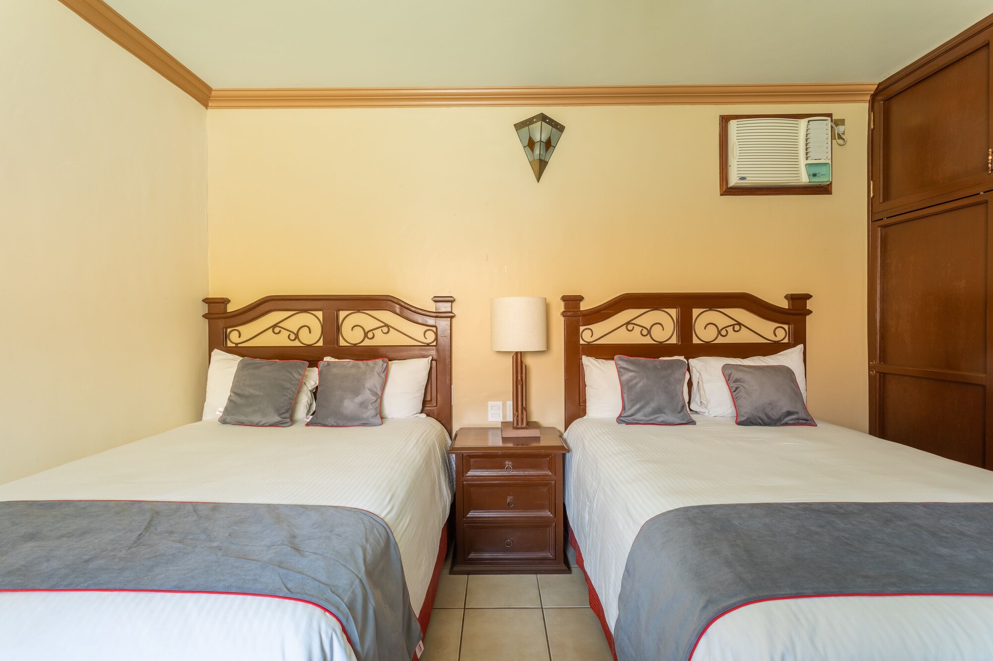 hotel angel inn