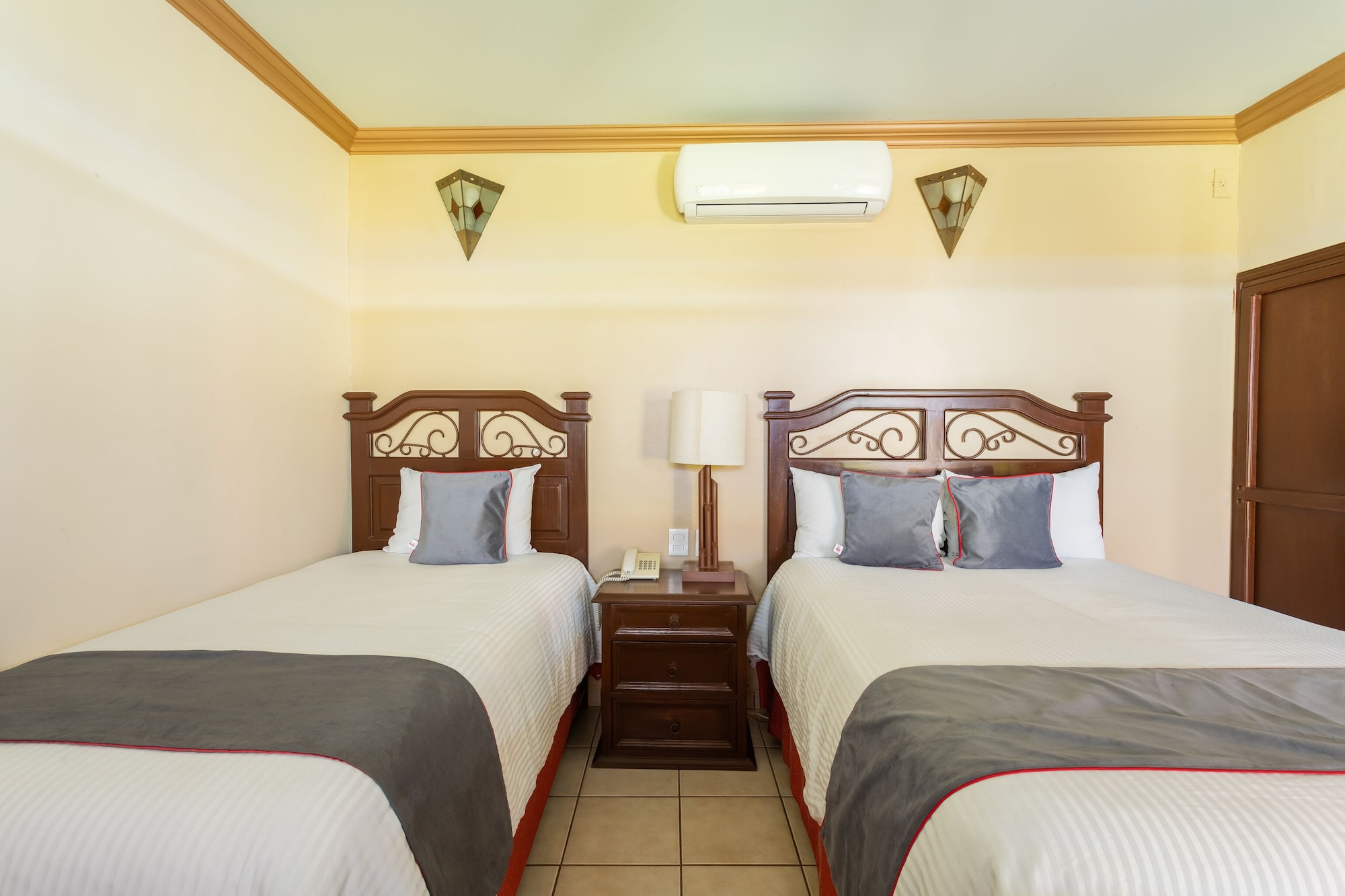 Hotel Angel Inn,Near Amigos Del Sol,4 star