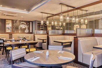 premier inn chester railway station