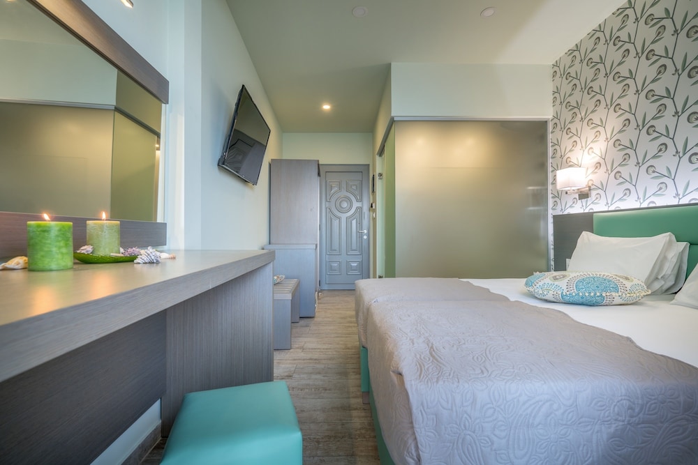 denise beach hotel