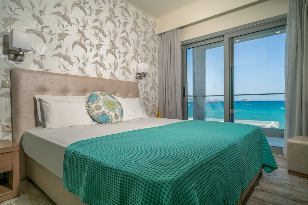 denise beach hotel