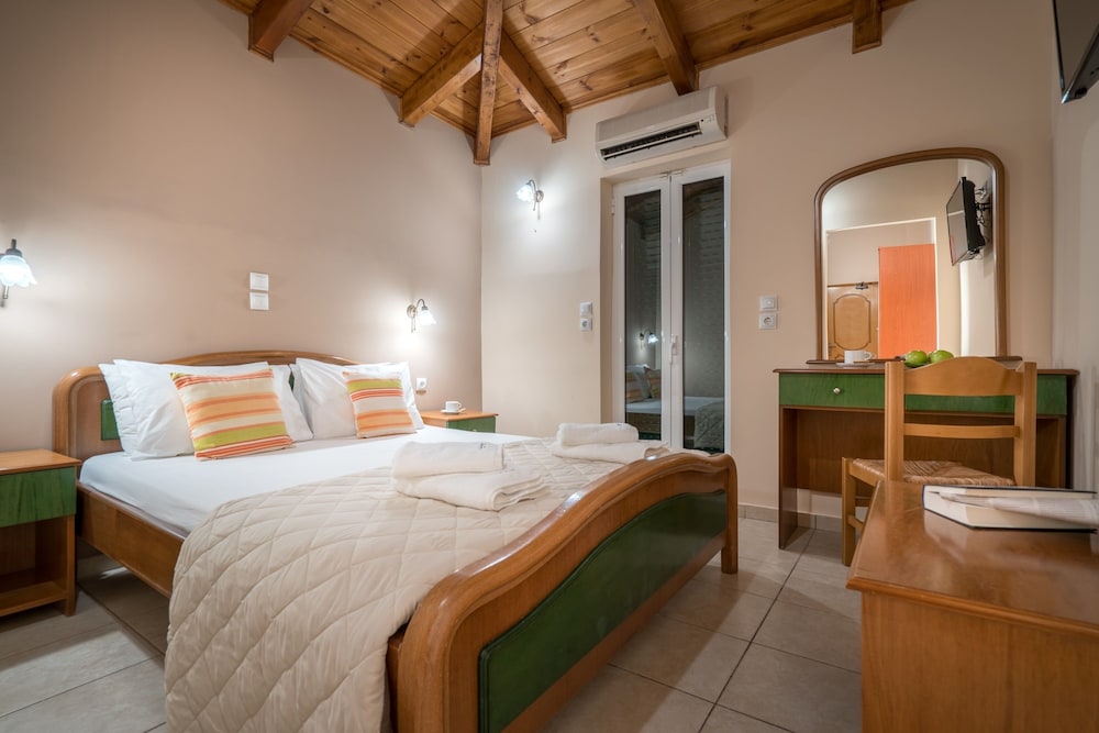 denise beach hotel