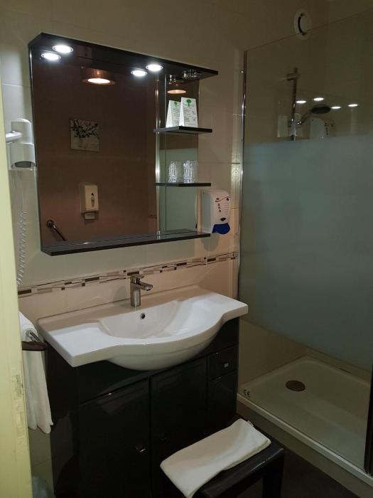 hotel le lyon vert commentry