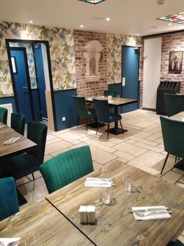 Les Remparts,Montreuil-Sur-Mer>>La Madelaine-Sous-Montreuil,2 star