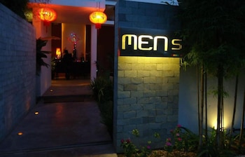 mens resort and spa caters to gay men
