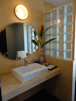 mens resort and spa caters to gay men