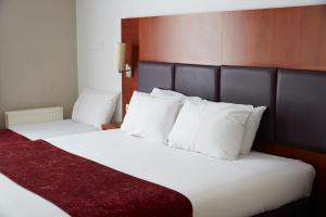 cross roads hotel by greene king inns