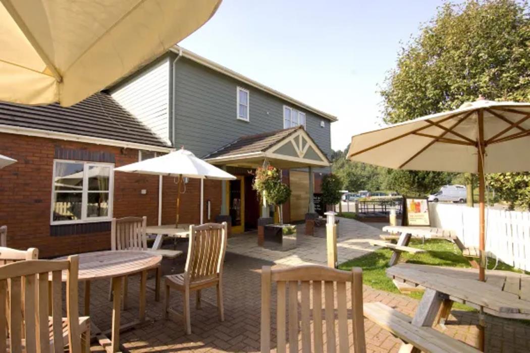 premier inn birmingham oldbury m5 jct2