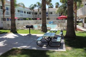 motel 6 coalinga ca east
