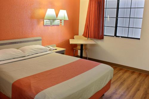 Motel 6 Coalinga, Ca - East,Fresno>>Coalinga,2 star